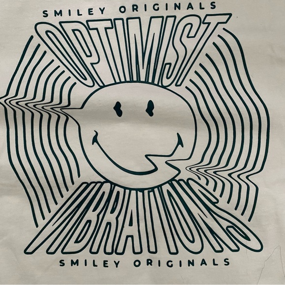 H&M • Graphic T - Picture 5 of 8